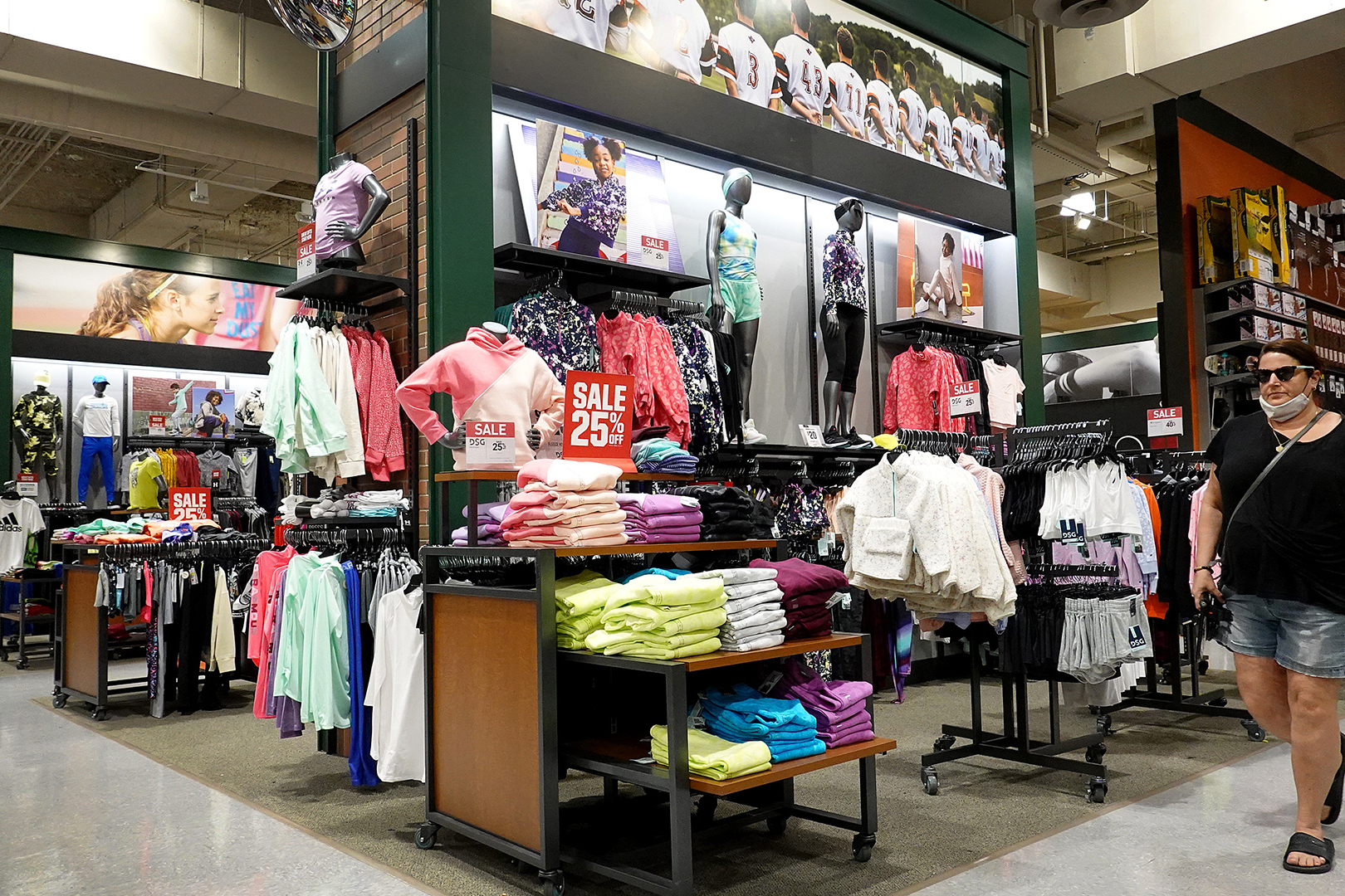 MK-DICKS-SPORTING-GOODS-OP